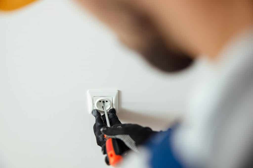 Dépannage électricien Paris : intervention sur l'installation électrique