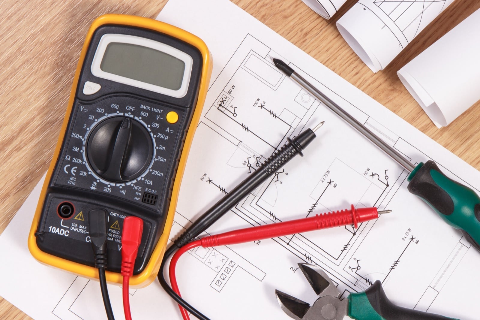 Documents d'un pack de diagnostics immobiliers et prix du diagnostic électrique
