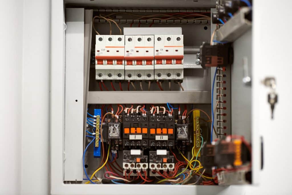 Prix rénovation électrique au m² : câblage d'un logement rénové