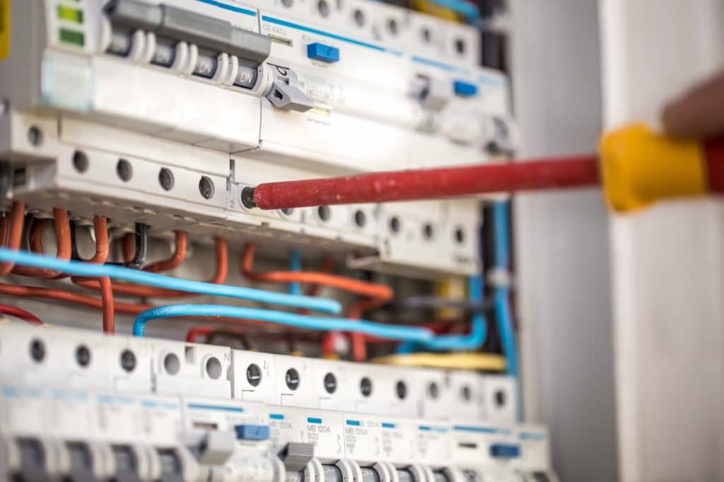 Rénovation appartement Paris 14 : électricien rénove le tableau électrique